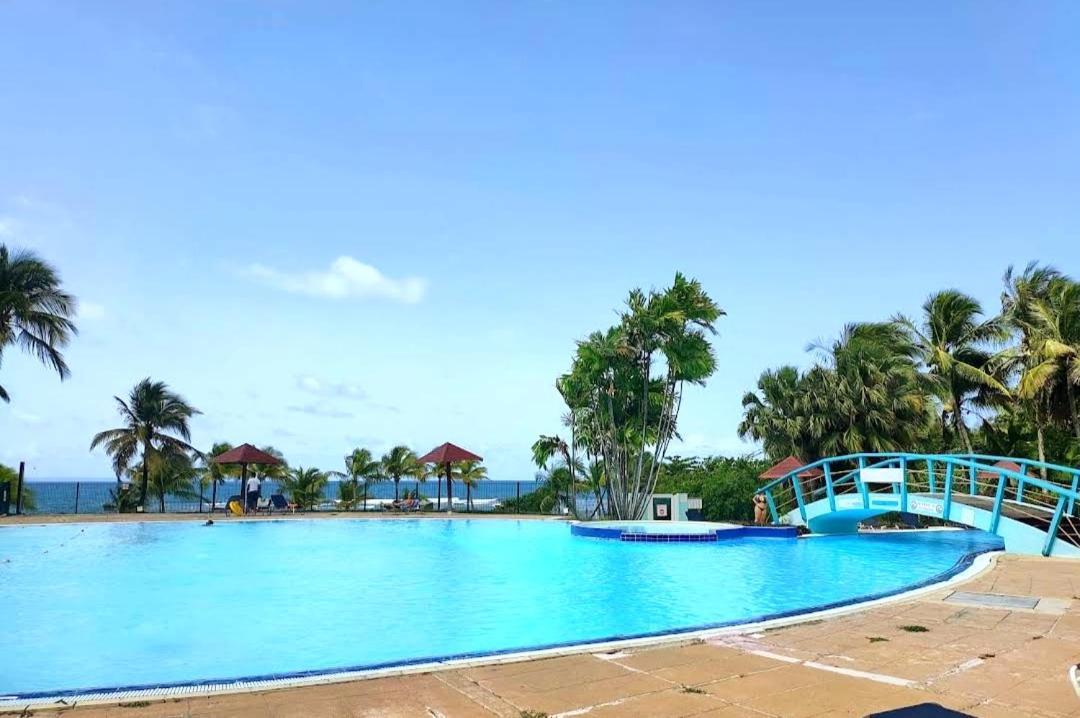 Le Tourment D'Amour Sainte-Anne  Ngoại thất bức ảnh